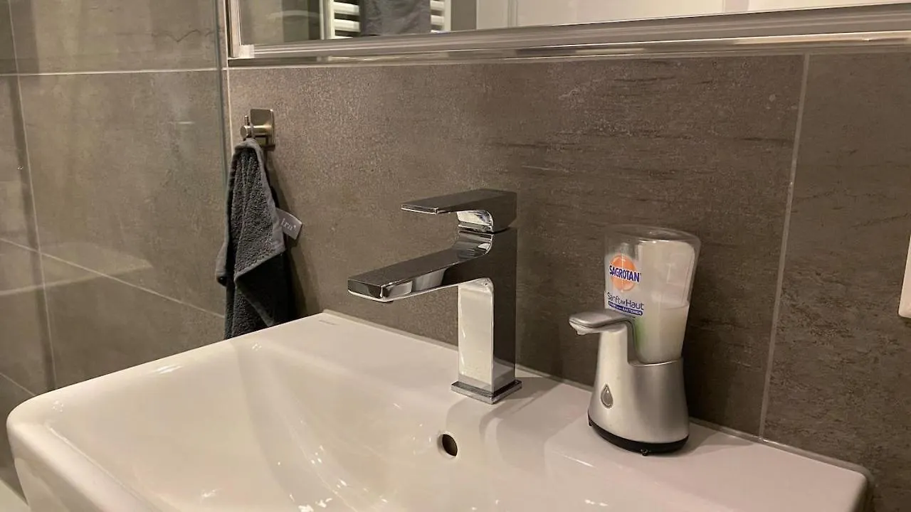 Sanierte Wohnung Mit Balkon Im Hochparterre Hannover Apartment